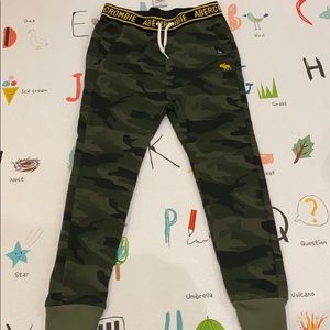 Abercrombie Kids Camo Print Sweatpants size 7/8